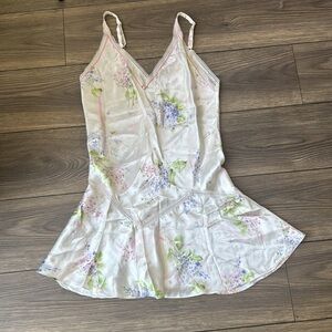 Oscar de la Renta White and Purple Chemise with Lace Details size medium